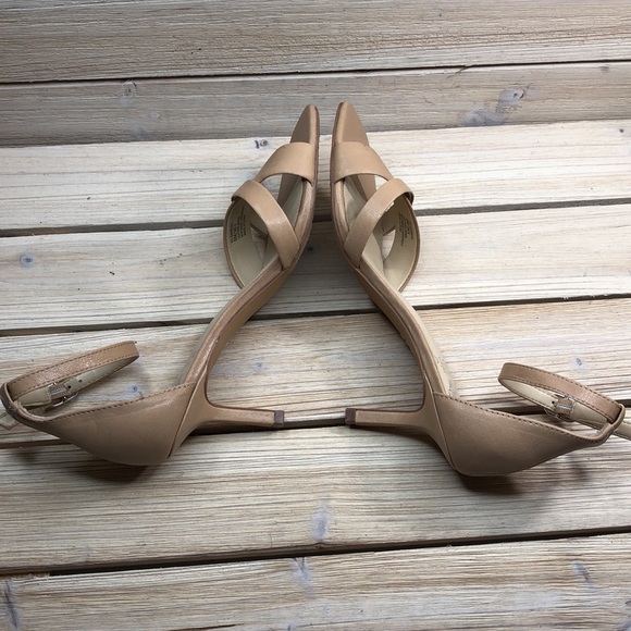 Vince Camuto Sarriss Leather Nude Low Heels 6M - Picture 5 of 9